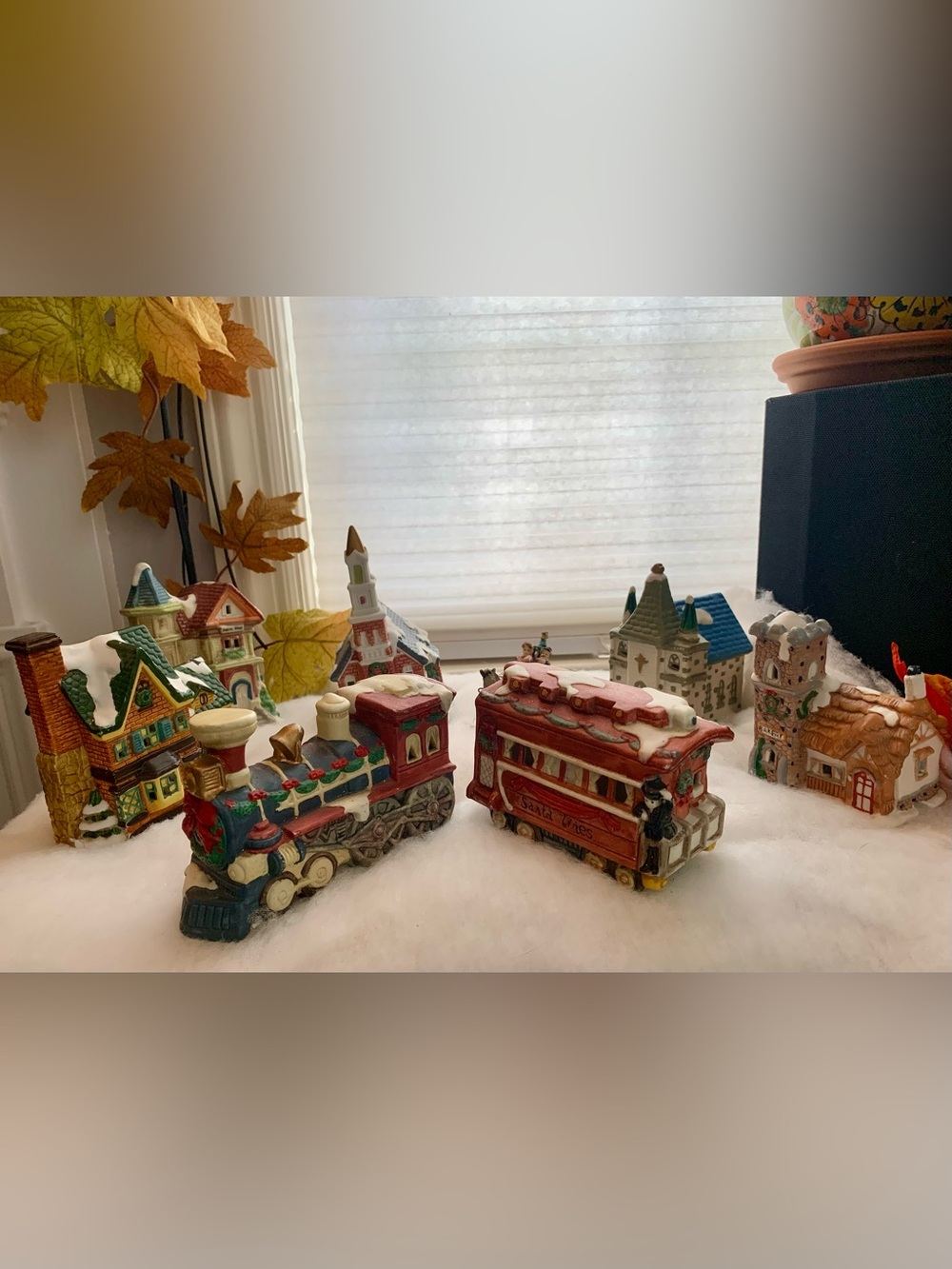 Vintage Ceramic Christmas
Village Starter Set - 8 Piece Bundle